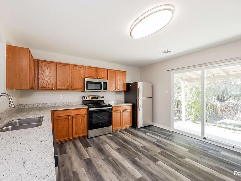307 Mallow Grv — Photo 4