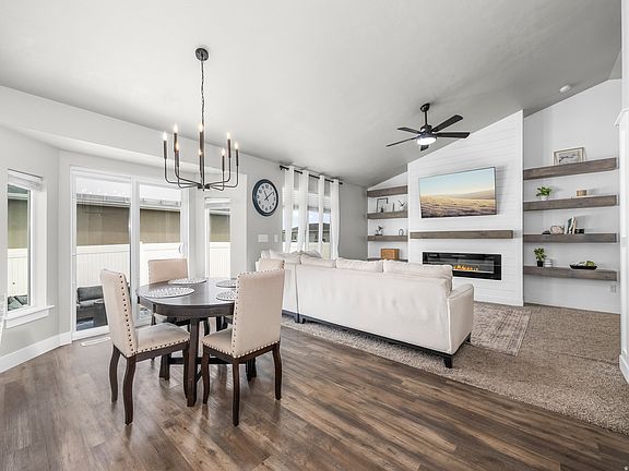 5th image of 853 Primrose Way