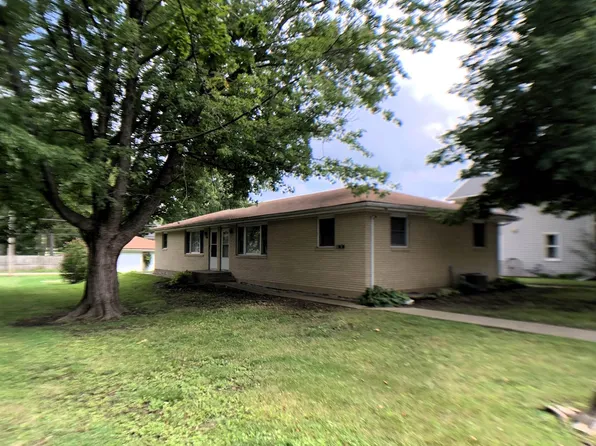 308 S Benton St, Winnebago, IL 61088
