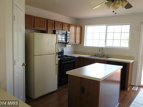 2nd image of 8554 Towne Manor Ct