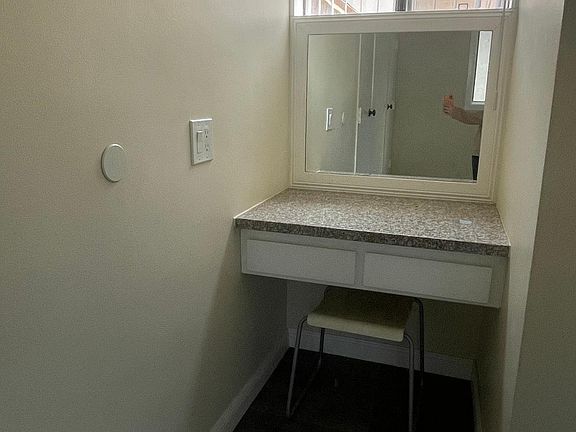 5th image of 1930 Glendon Ave APT 203