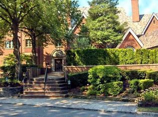 158 Estate Ct, Roslyn Heights, NY 11577