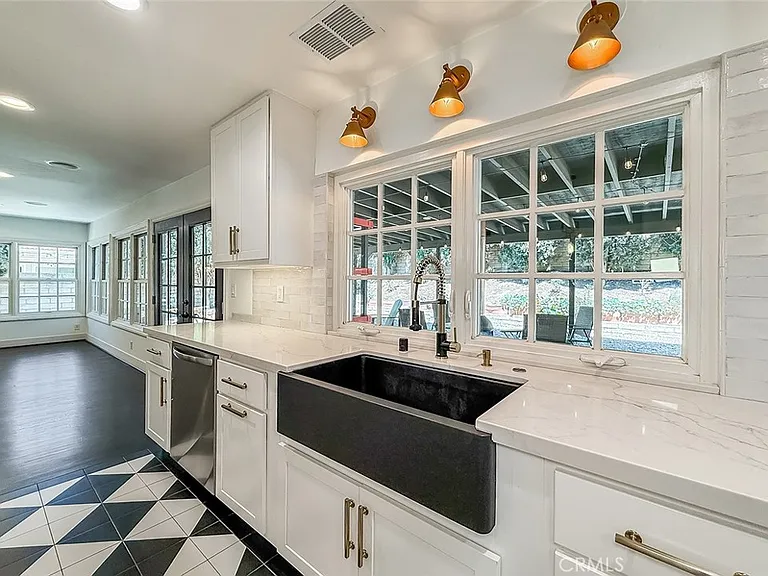 3301 Blue Ridge Ct — Photo 19