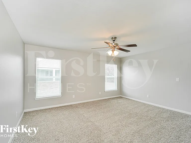 2325 NW 34th Ave — Photo 11