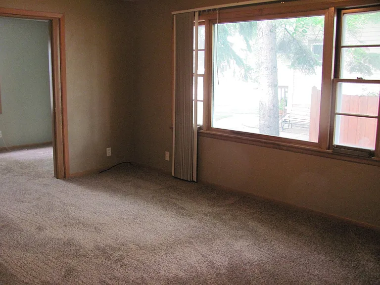 1718 Dyke Ave — Photo 6