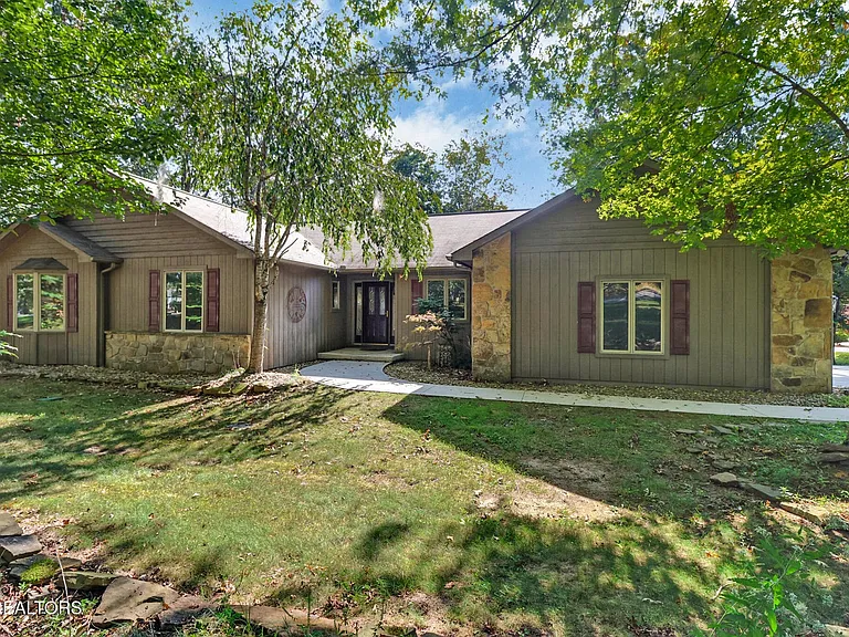 101 Walden Ridge Dr — Photo 1
