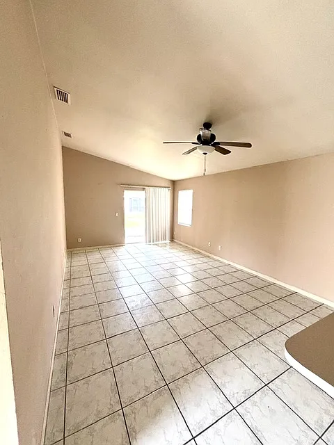 2 bed, 1100 sqft, $1,650 — Photo 3