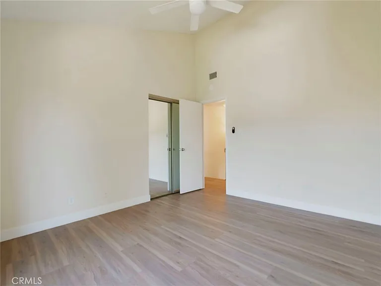 5214 Calatrana Dr — Photo 32