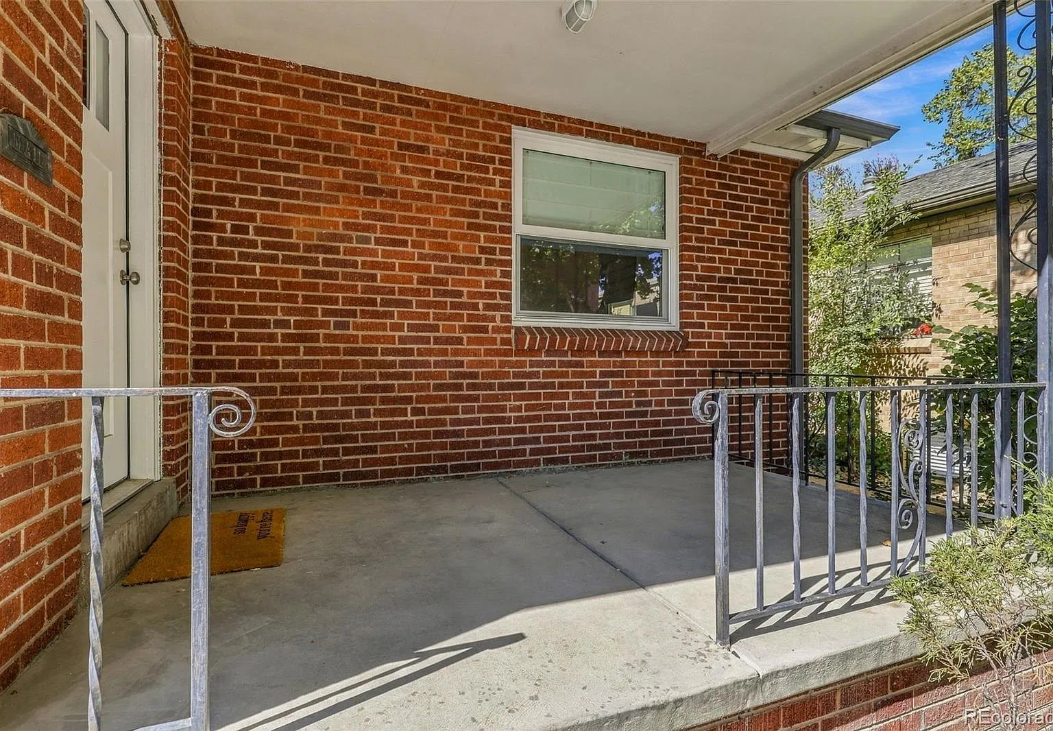 3 bed, 2.0 bath, 947 sqft, $2,495 — Photo 2