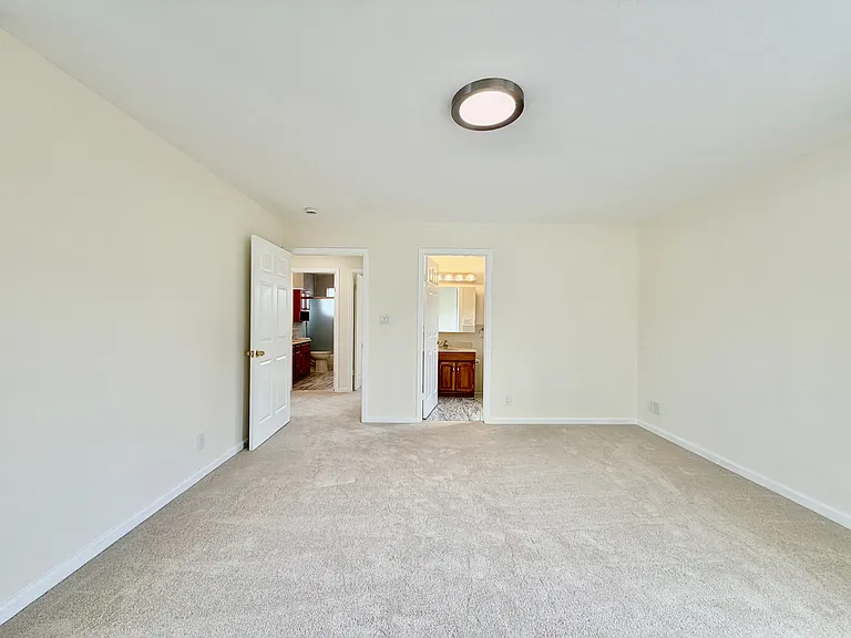 712 Prospect Row — Photo 17