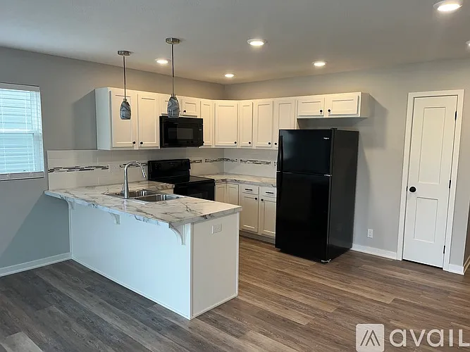 210 W Sunset St — Photo 7