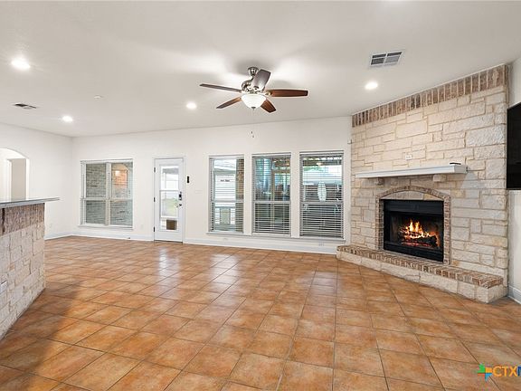 3rd image of 1902 Yuma Cir