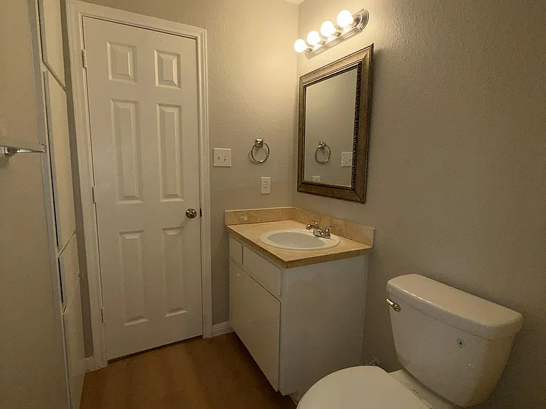 2906 Kestrel Dr #B — Photo 25