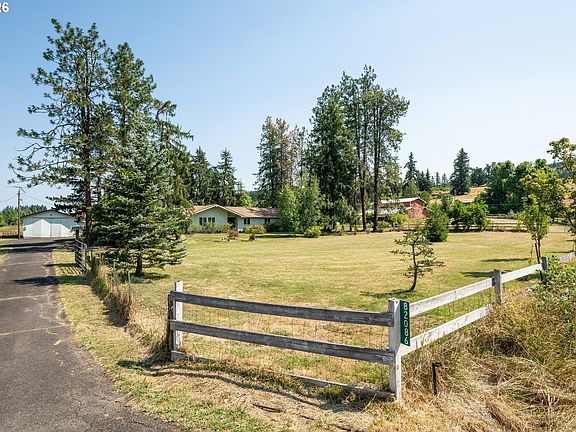 2nd image of 82086 Lost Creek Rd