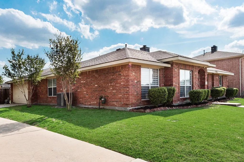 4 bed, 2.0 bath, 2163 sqft, $2,750 — Photo 2