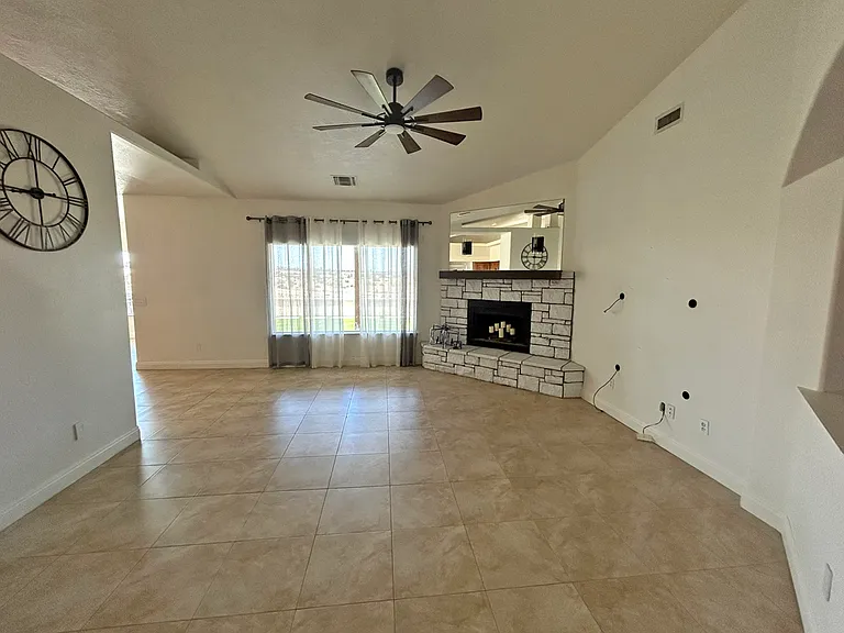 7146 Amanda Way — Photo 4