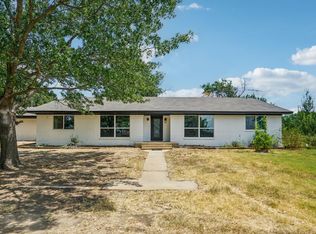 1222 Golden Hoof Dr, Krum, TX 76249