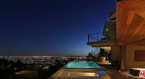 3rd image of 1835 Sunset Plaza Dr