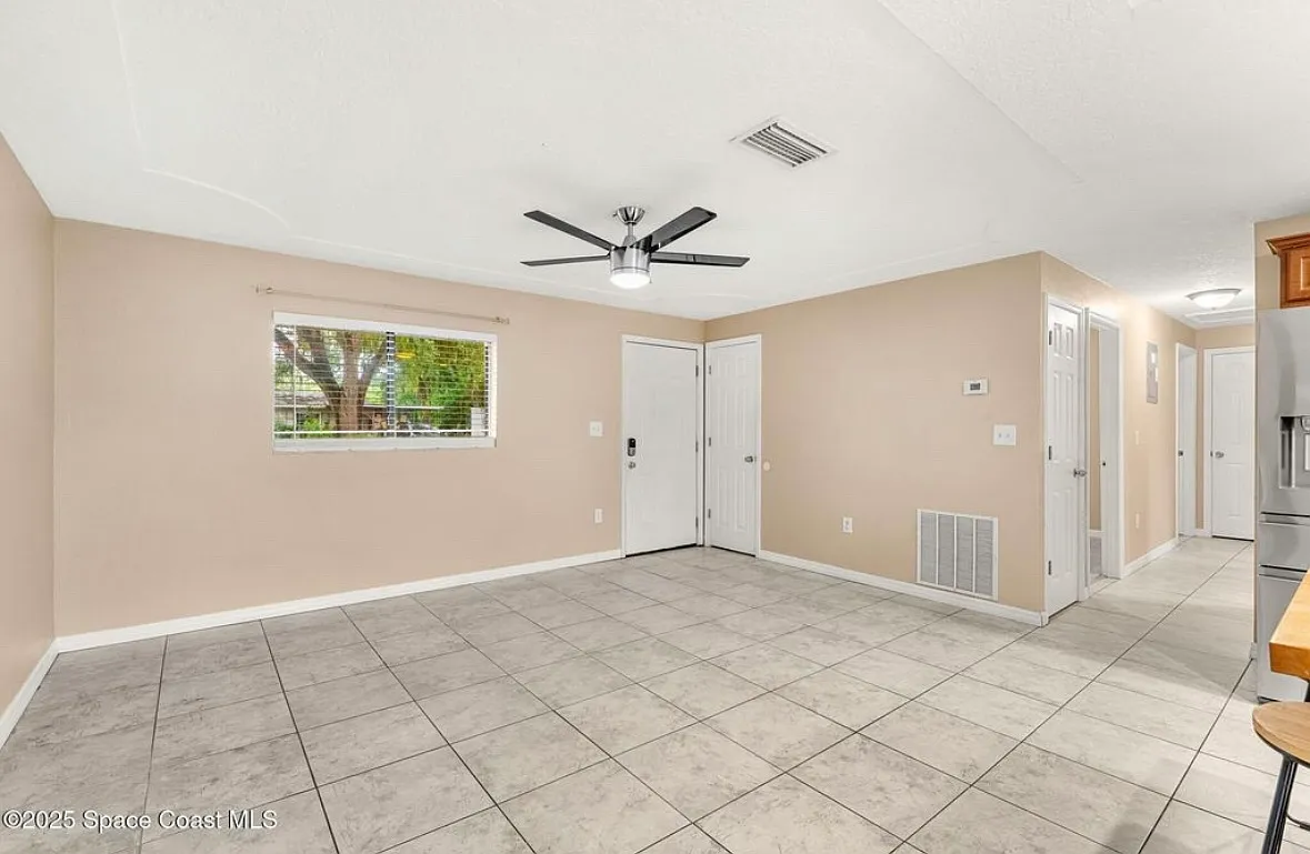 4 bed, 1216 sqft, $900 — Photo 3
