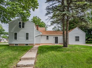 704 Dixon Ave, Elgin, IL 60120