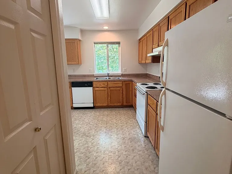 1683 Ono Ave — Photo 4