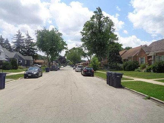 3rd image of 8836 S Sacramento Ave