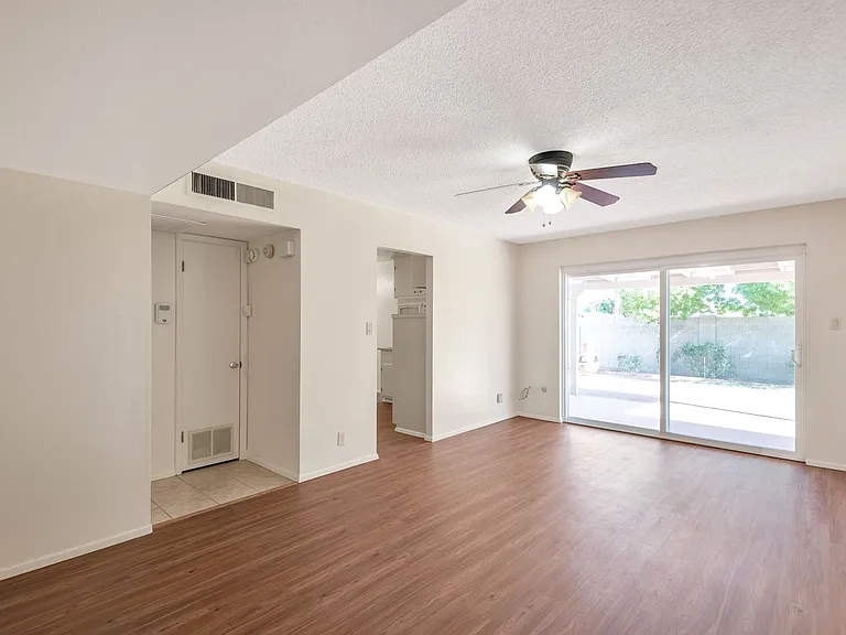 2809 N Granite Reef Rd — Photo 3