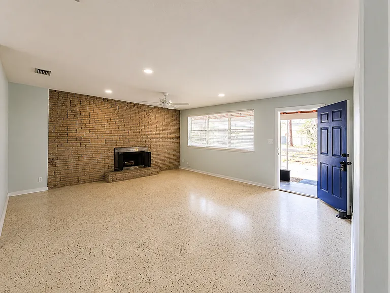 1145 Cordova Ave — Photo 5