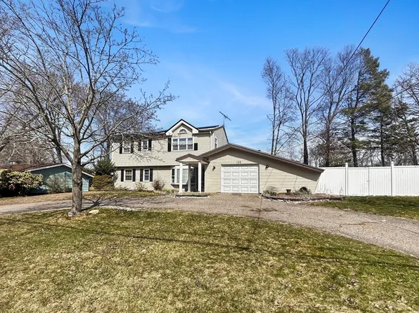 136 Ardsley Cir, Brockton, MA 02302