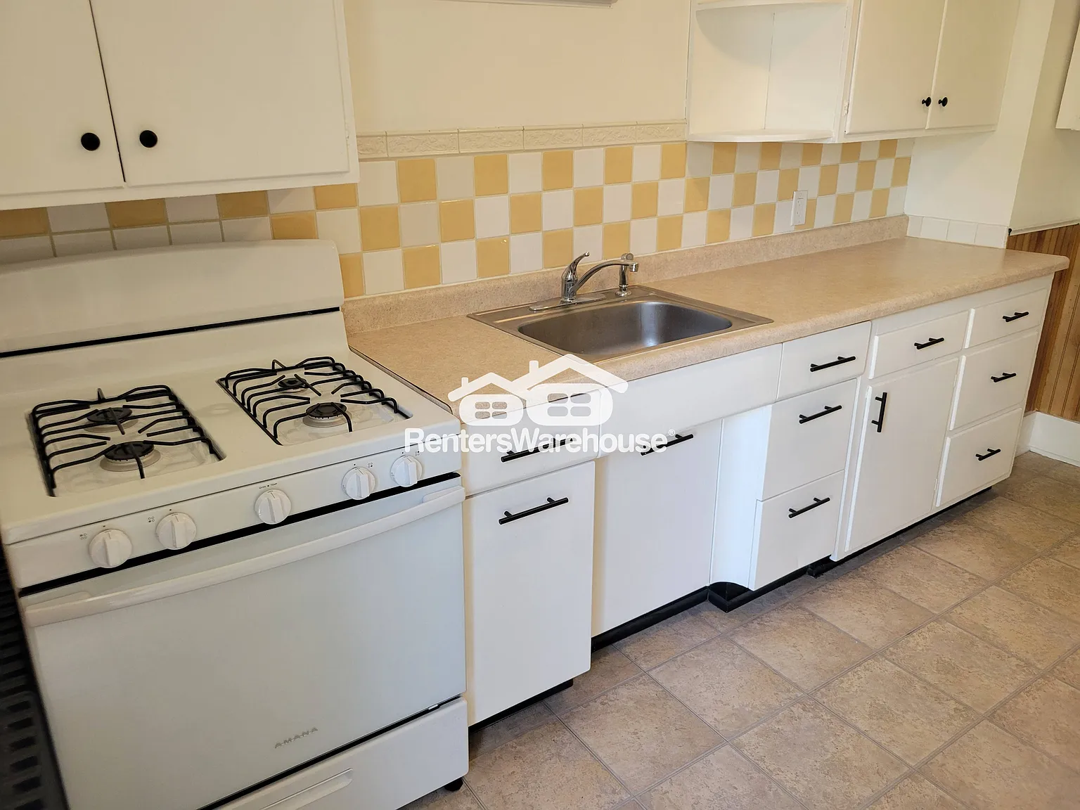 1 Bedroom 1 Bath Apt With 1 Stall Detached Garage In Owatonna Available now — Photo 3