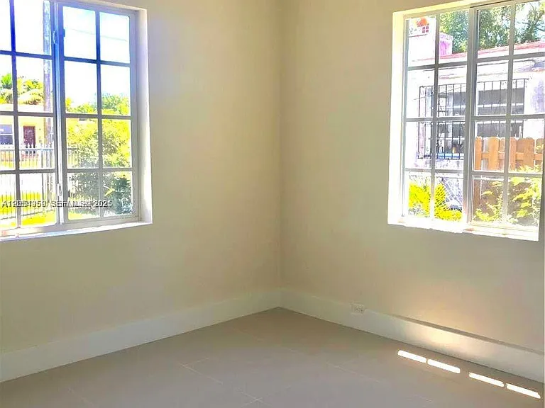 6344 NW Miami Pl — Photo 9