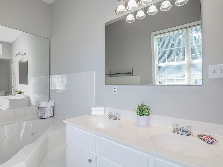507 Boulevard Pl NE — Photo 16
