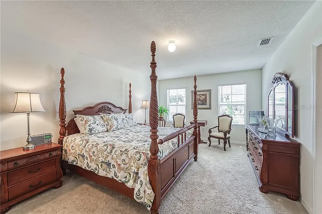 5 bed, 2674 sqft, $3,300 — Photo 4