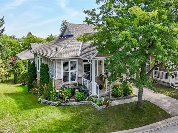 20 Kitty Murray Ln #29, Hamilton, ON L9K 1L7