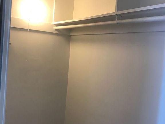 5th image of 915 Grattan St APT 208