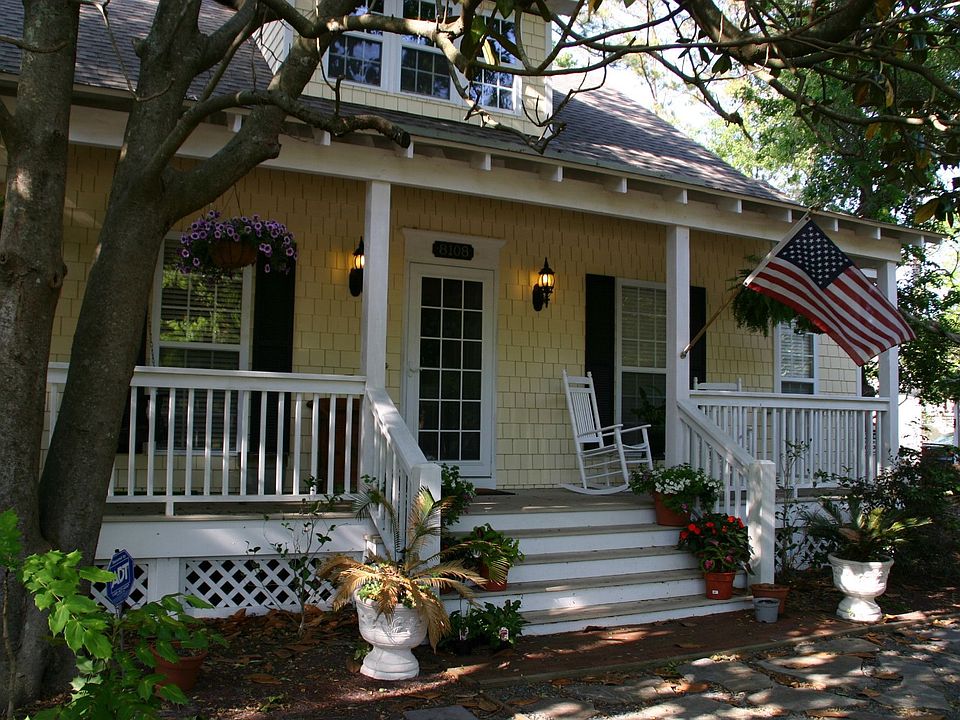 New Paint & Front Porch Railing '08