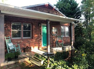 40 Sunset Dr, Swannanoa, NC 28778