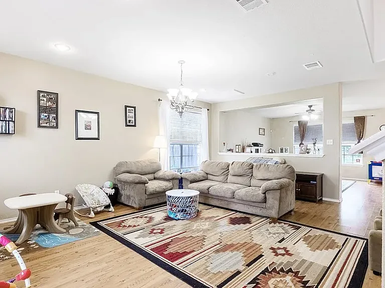 2426 Caroline Ct — Photo 27