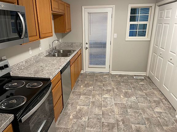 2nd image of 709 Woodlawn Dr