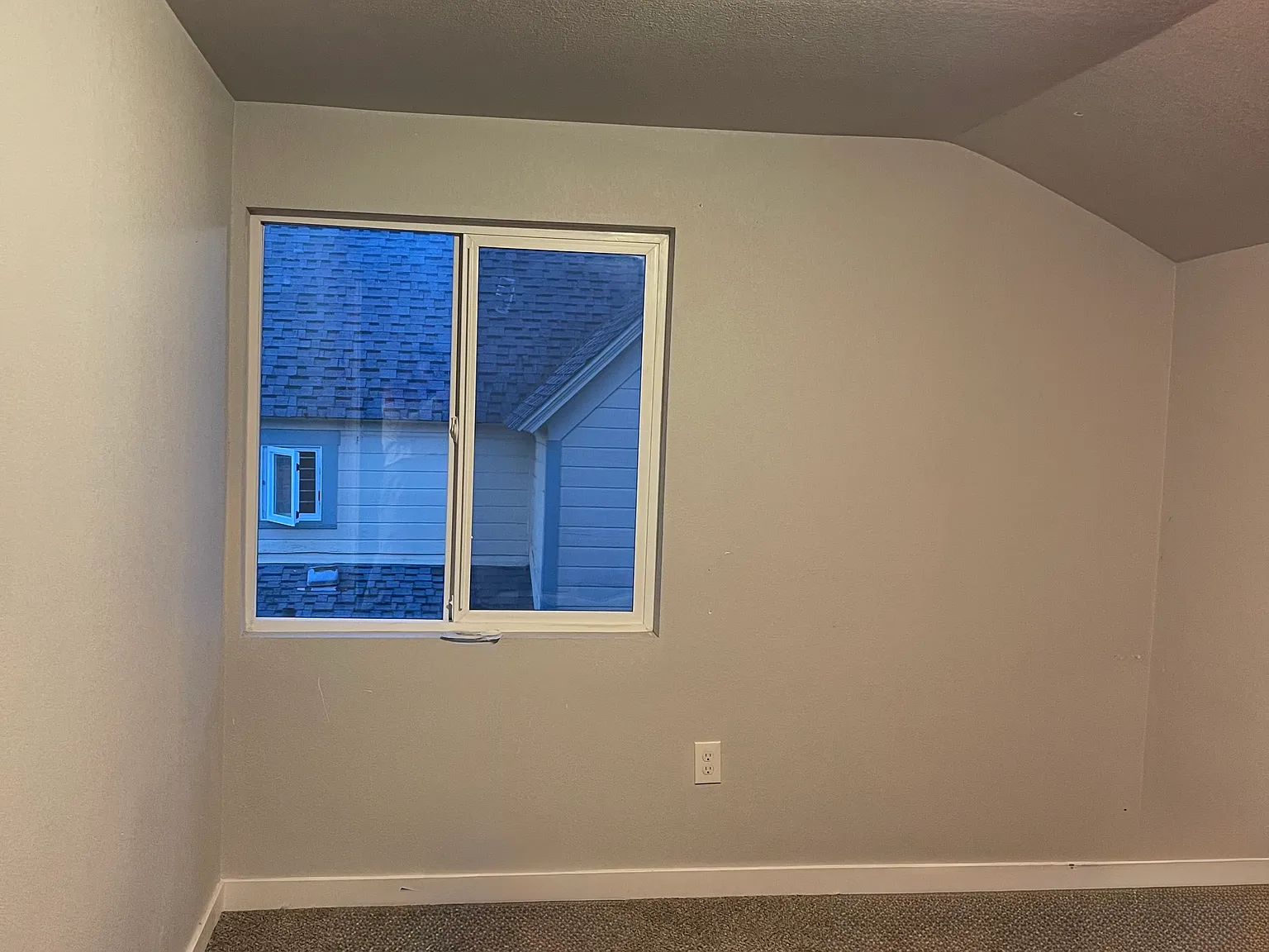 5 bed, 2272 sqft, $815 — Photo 3