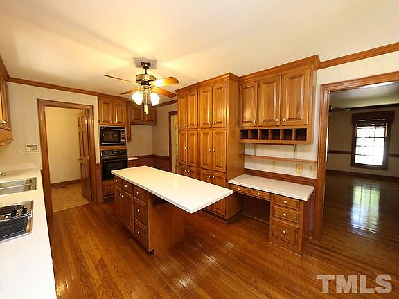5th image of 22 Autumn Woods Dr