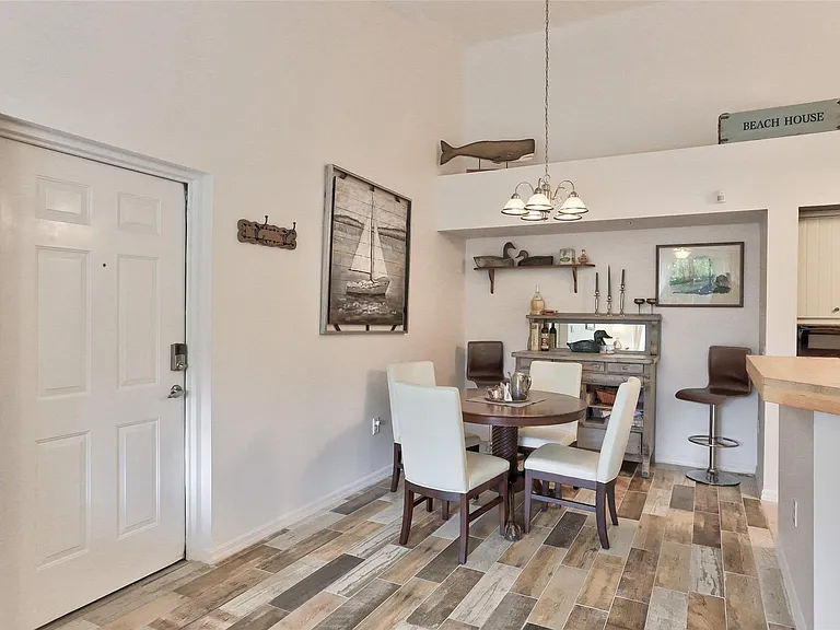 322 Villa Cir #322 — Photo 24