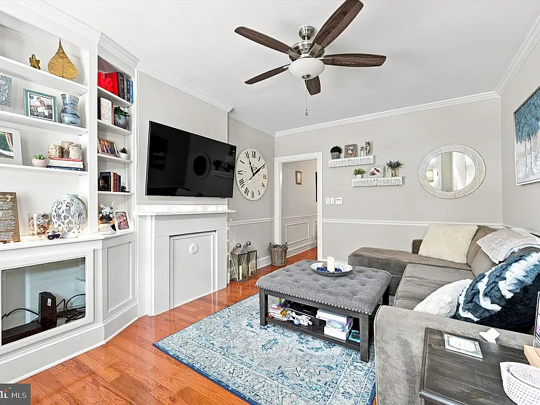 357 E Hector St — Photo 3