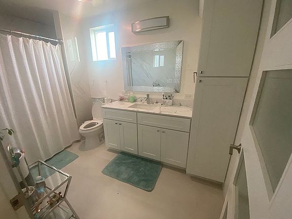 3rd image of 543 Mar Vista Ave