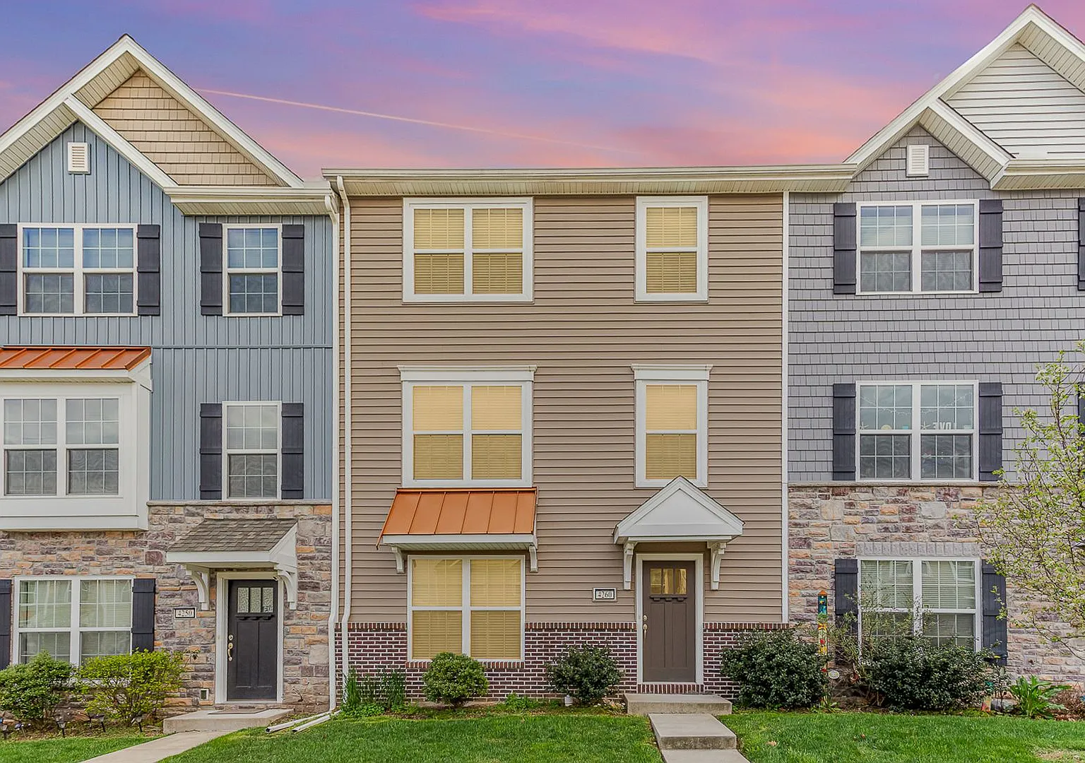 Welcome to this charming 3 bedroom, 2.5 bathroom home located in Enola, PA. — Photo 1