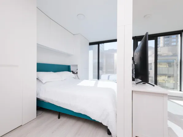 1133 Hornby St #703, Vancouver, BC V6Z 1W1