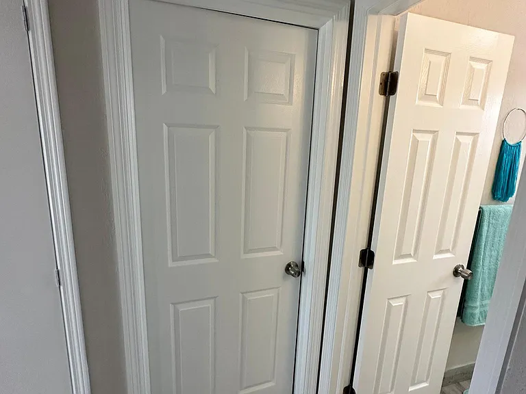 Central bathroom convenient to entire unit.