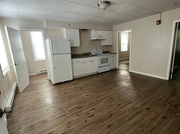 505 Washington St APT 3, Coventry, RI 02816