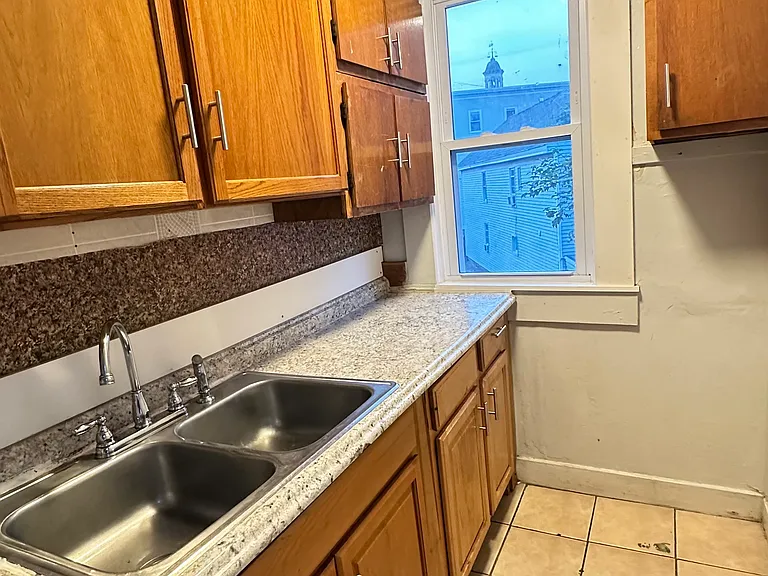 16-18 Walnut St #2 — Photo 5