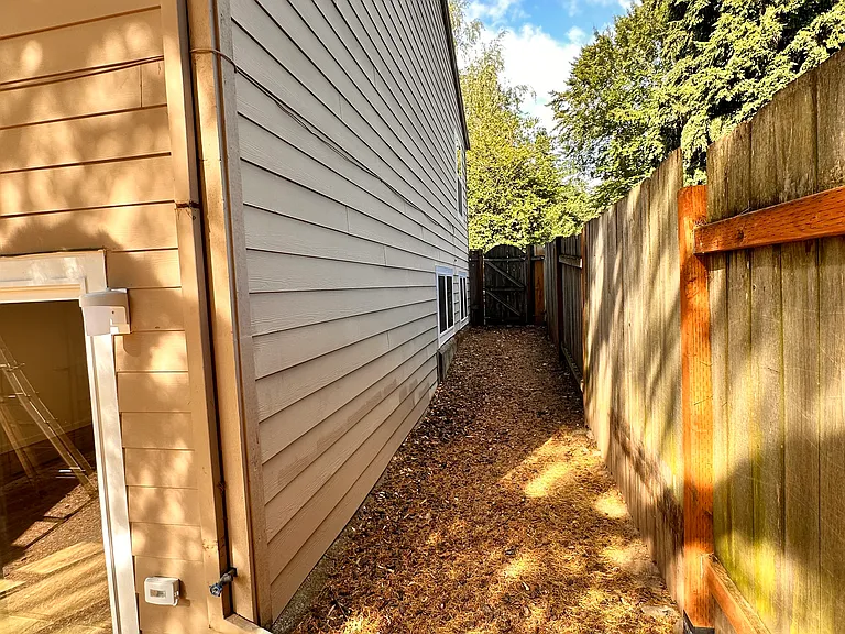 9984 SW Garrett St — Photo 28